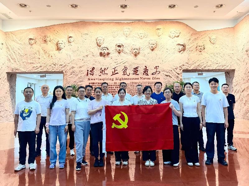 韦德1946新材第一党支部组织开展“缅怀革命先烈 践行初心使命”主题党日活动